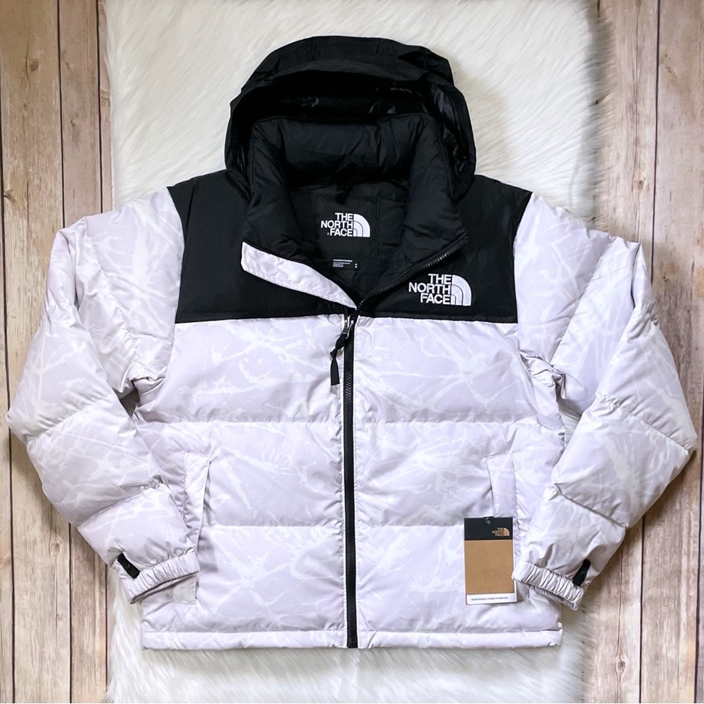 The North Face Women’s Printed Nuptse Down Jacket - Picture 5 of 13